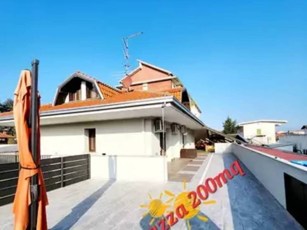 casa indipendente in vendita ad Oleggio