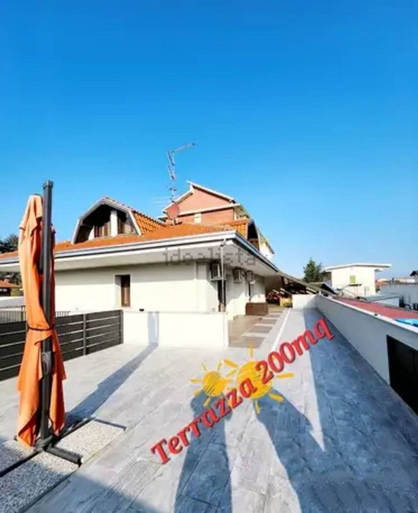 casa indipendente in vendita ad Oleggio