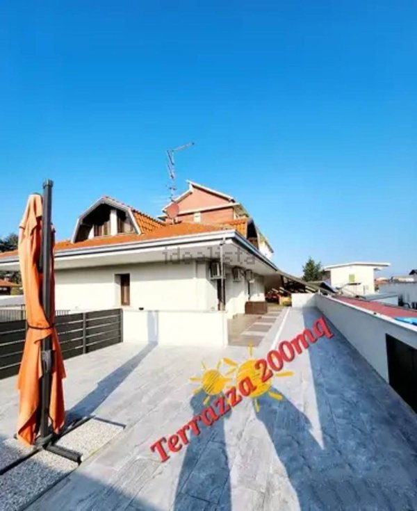 casa indipendente in vendita ad Oleggio