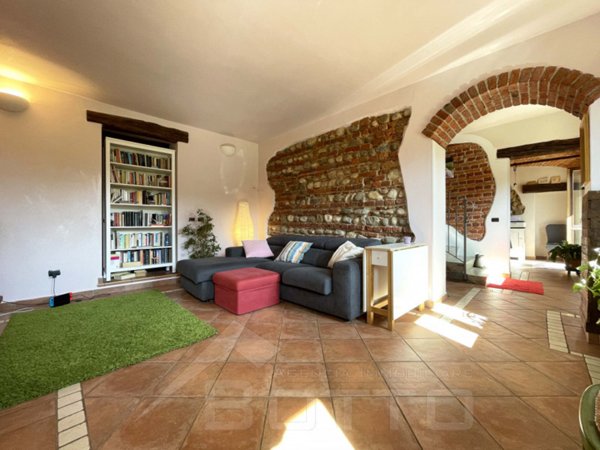 casa indipendente in vendita ad Oleggio
