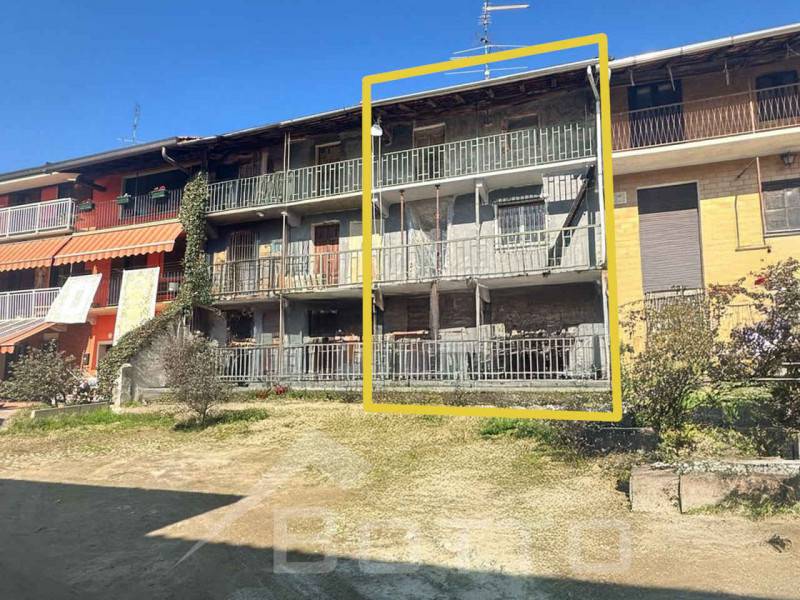 casa indipendente in vendita ad Oleggio in zona Fornaci