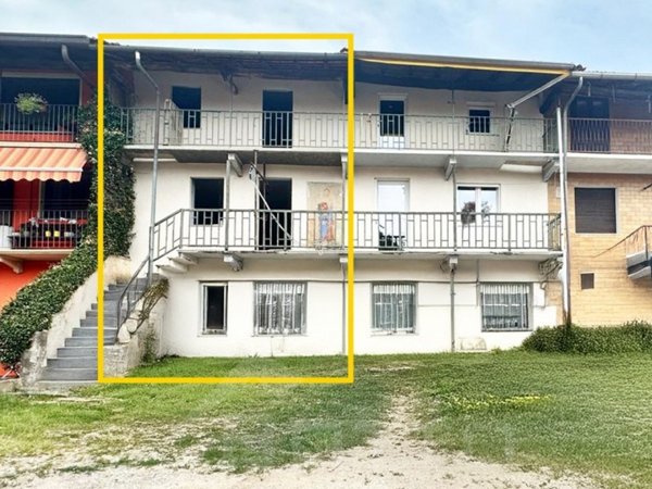 casa indipendente in vendita ad Oleggio in zona Fornaci