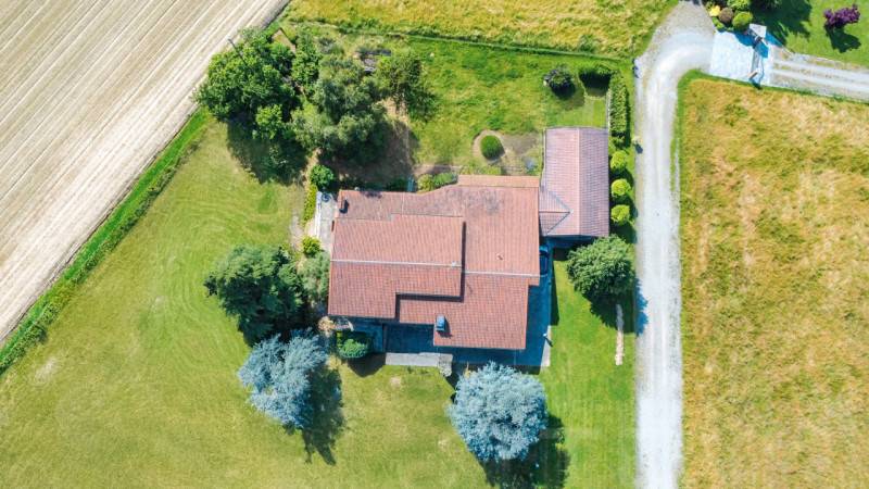 casa indipendente in vendita ad Oleggio