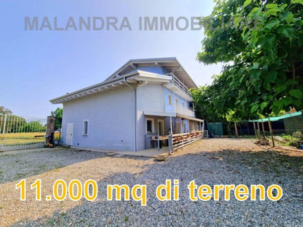 casa indipendente in vendita ad Oleggio
