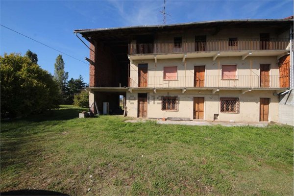 casale in vendita ad Oleggio