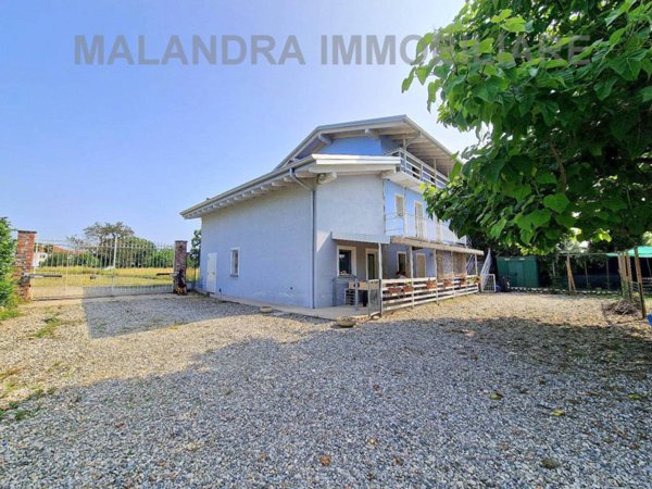 casa indipendente in vendita ad Oleggio
