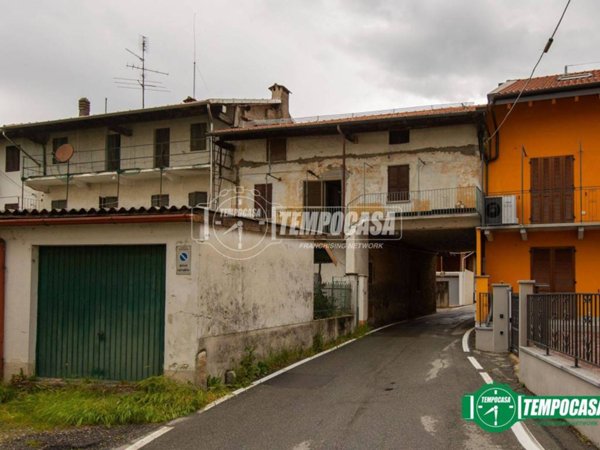 casa indipendente in vendita ad Oleggio