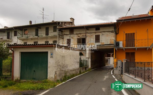 casa indipendente in vendita ad Oleggio