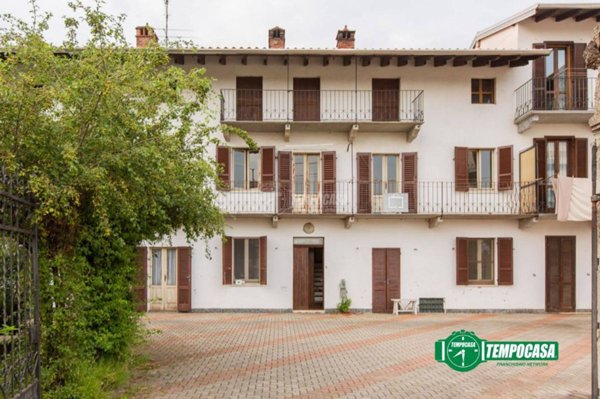 casa indipendente in vendita ad Oleggio