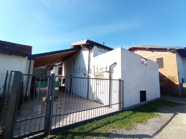 appartamento in vendita ad Oleggio in zona Santo Stefano.