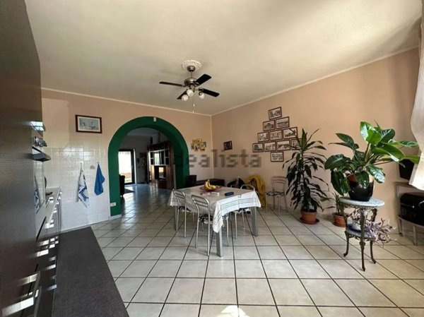 casa indipendente in vendita ad Oleggio