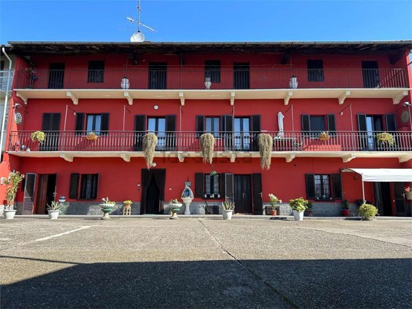 pentavano in vendita ad Oleggio