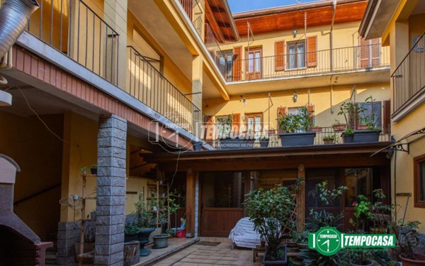 casa indipendente in vendita ad Oleggio