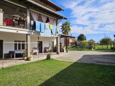 casa indipendente in vendita ad Oleggio