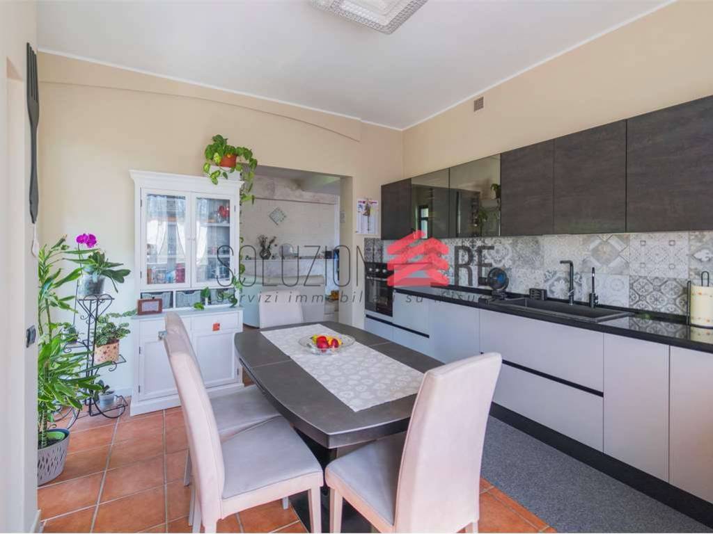casa indipendente in vendita ad Oleggio