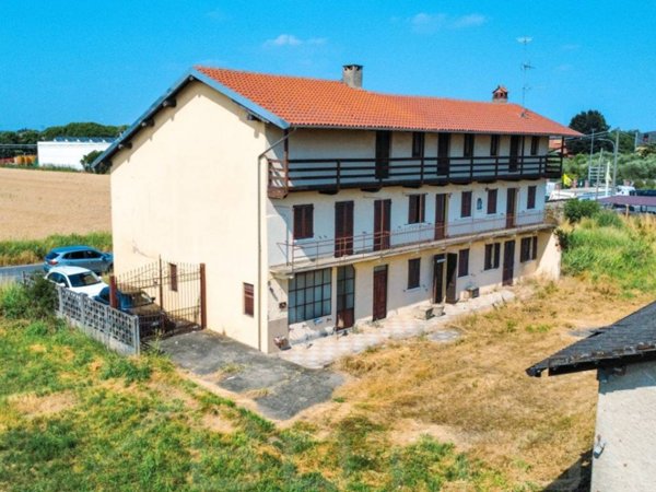 casa indipendente in vendita ad Oleggio