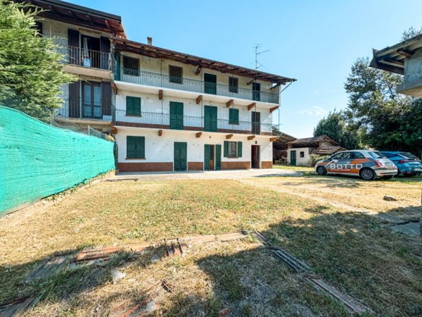 casa indipendente in vendita ad Oleggio