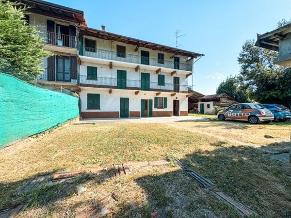 casa indipendente in vendita ad Oleggio