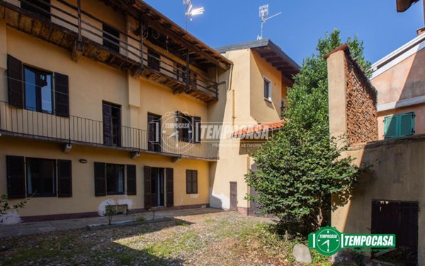 casa indipendente in vendita ad Oleggio