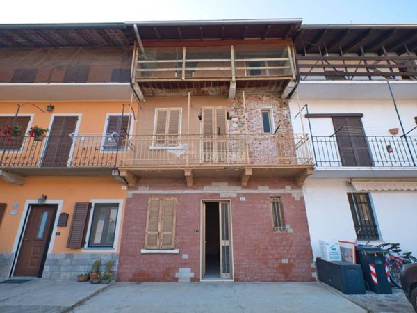 casa indipendente in vendita ad Oleggio