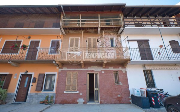 casa indipendente in vendita ad Oleggio