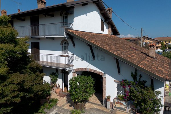casa indipendente in vendita ad Oleggio