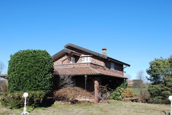 casa indipendente in vendita ad Oleggio