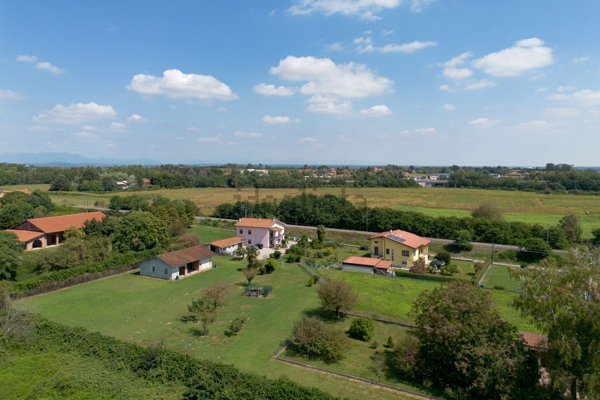 casa indipendente in vendita ad Oleggio