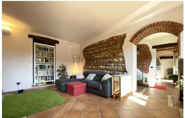 casa indipendente in vendita ad Oleggio