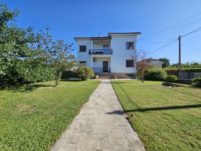casa indipendente in vendita ad Oleggio