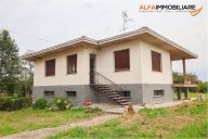 casa indipendente in vendita ad Oleggio in zona Fornaci