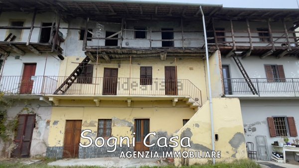 casa indipendente in vendita ad Oleggio