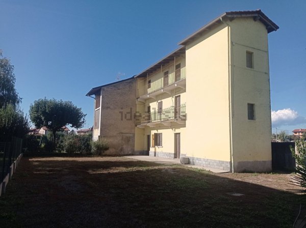 casale in vendita ad Oleggio