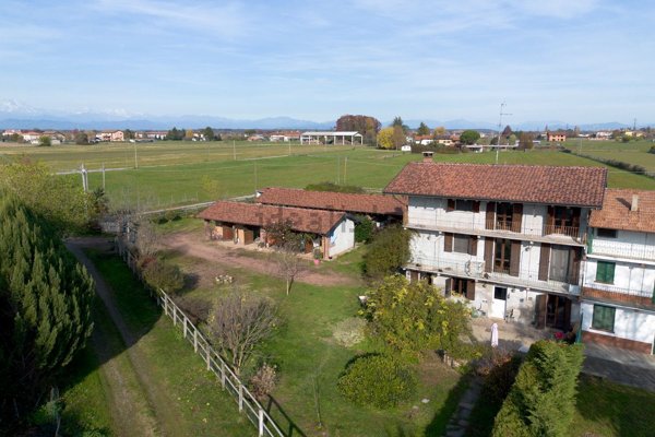 casa indipendente in vendita ad Oleggio