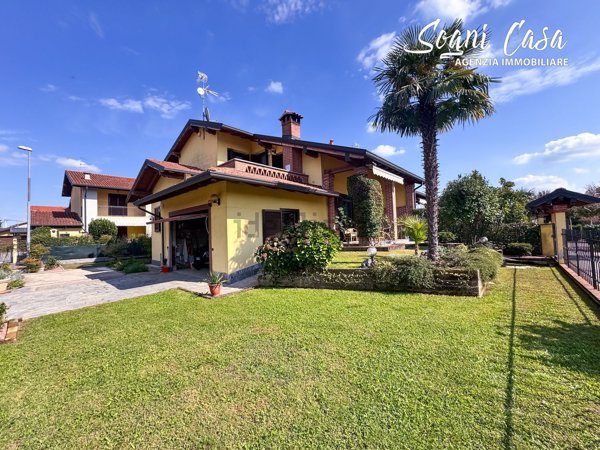 casa indipendente in vendita ad Oleggio