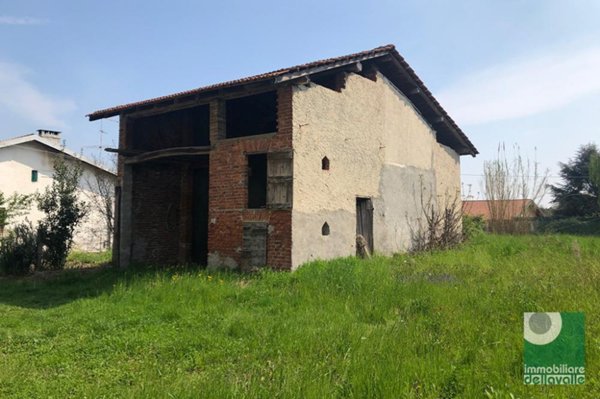 casa indipendente in vendita ad Oleggio