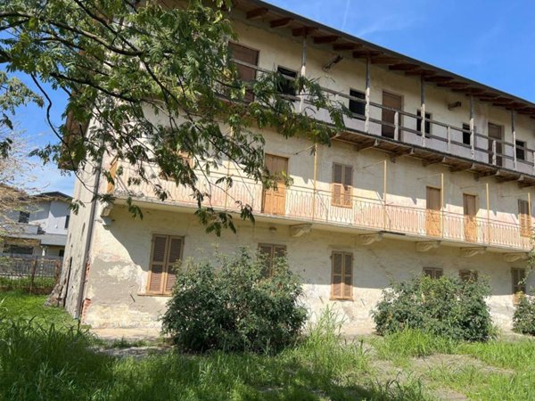 casa indipendente in vendita ad Oleggio