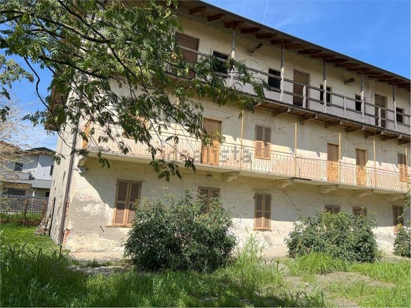 casa semindipendente in vendita ad Oleggio