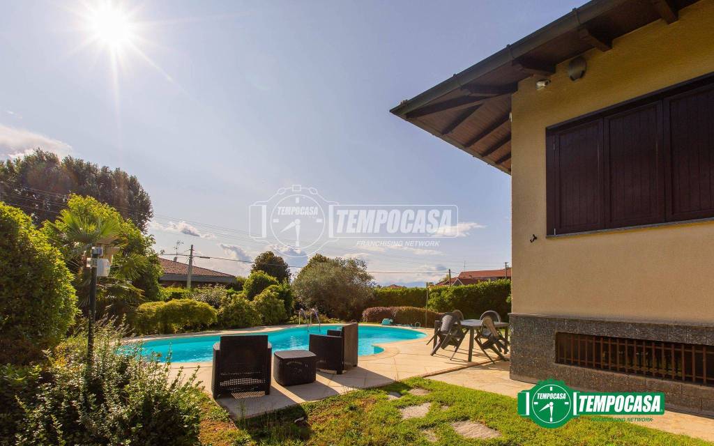 casa indipendente in vendita ad Oleggio