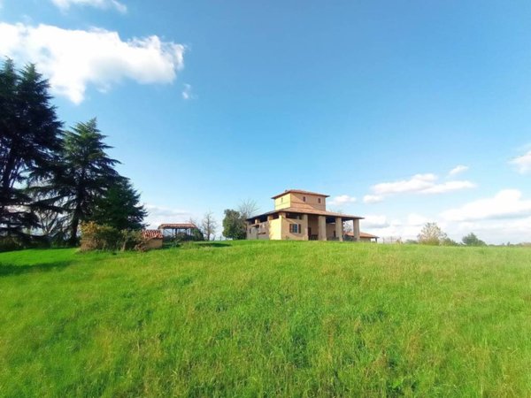 casa indipendente in vendita ad Oleggio