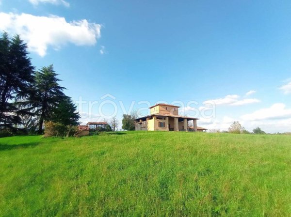 casa indipendente in vendita ad Oleggio