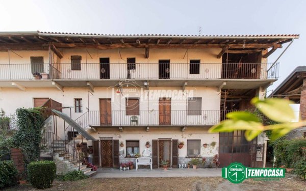 casa indipendente in vendita ad Oleggio