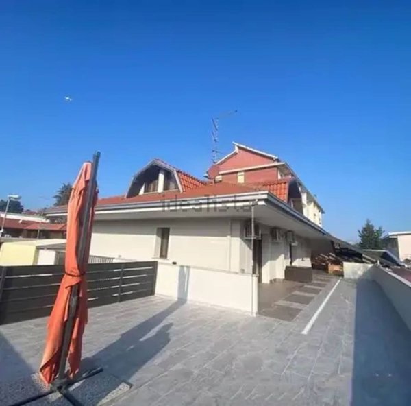 casa indipendente in vendita ad Oleggio