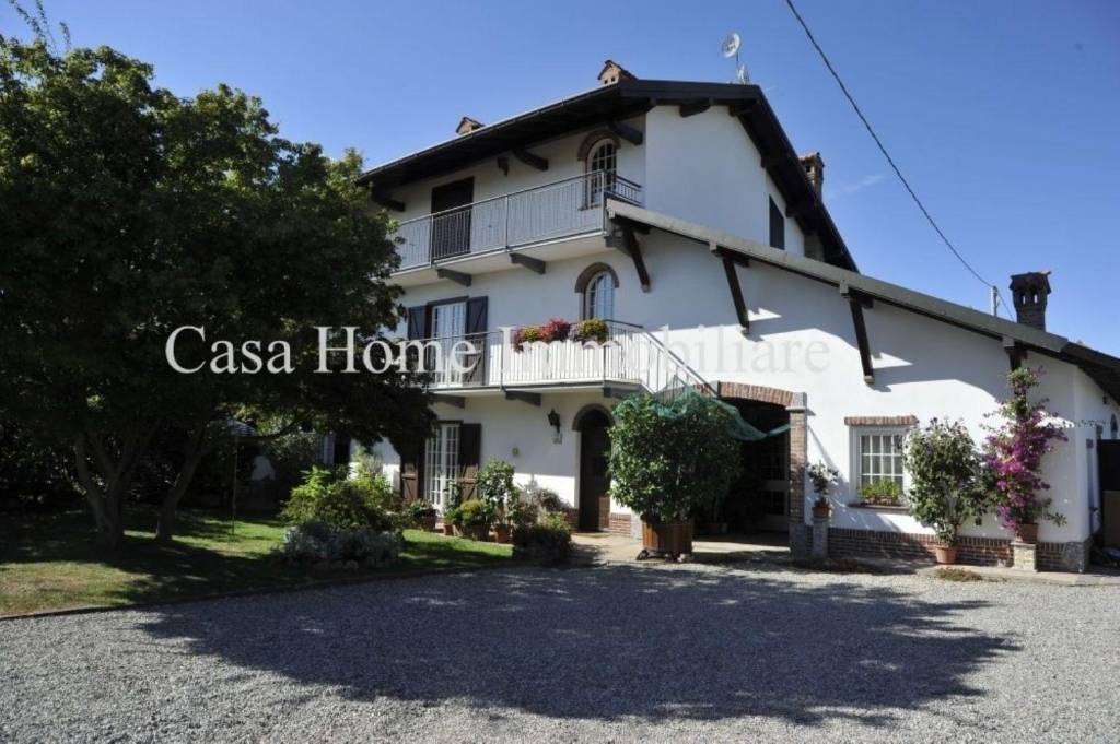 casa indipendente in vendita ad Oleggio