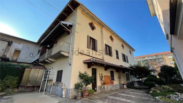 casa indipendente in vendita ad Oleggio