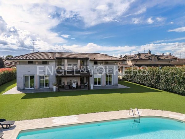 casa indipendente in vendita ad Oleggio