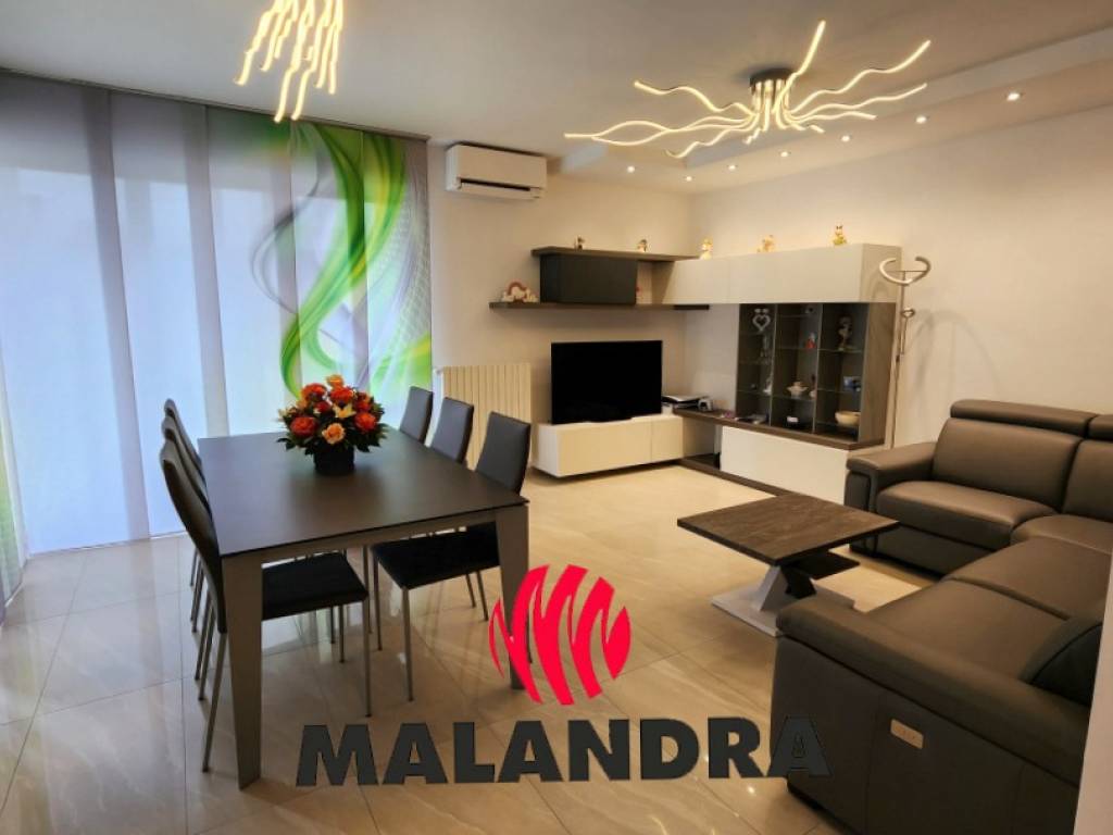 casa indipendente in vendita ad Oleggio