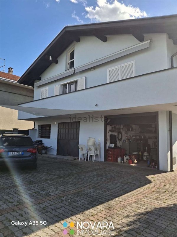 casa indipendente in vendita ad Oleggio