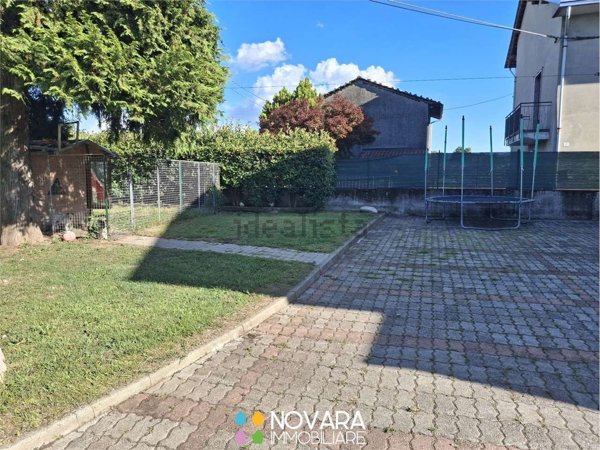 casa indipendente in vendita ad Oleggio