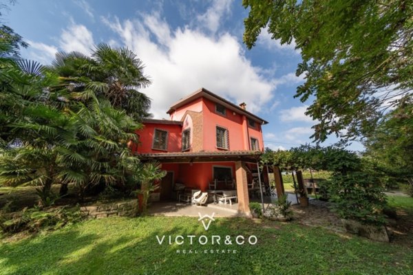 casa indipendente in vendita ad Oleggio